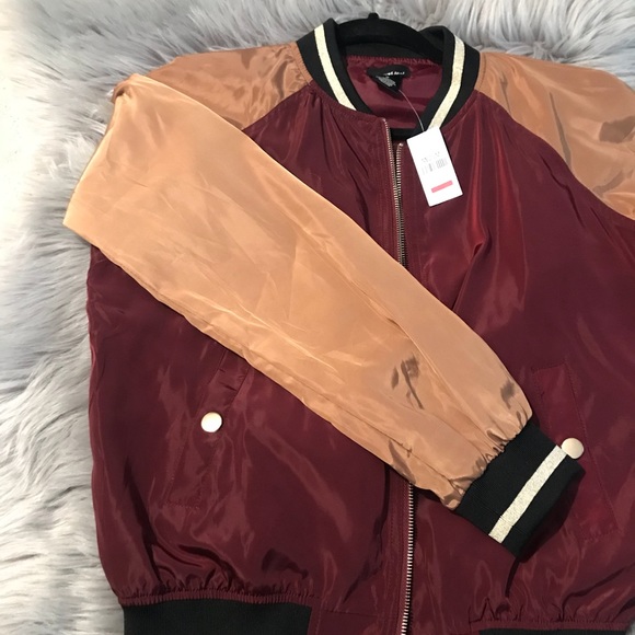 🚨SOLD🚨Mahroon Bomber Jacket - Picture 2 of 5